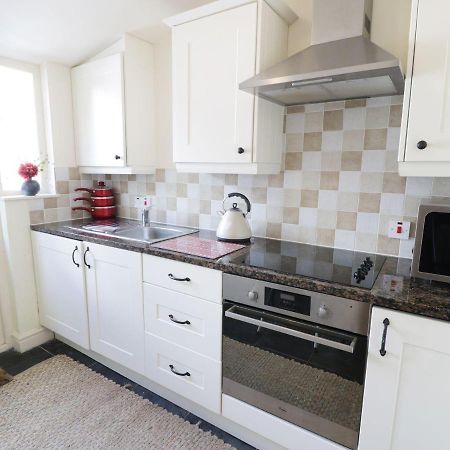 Menai Cottage Llanfairpwllgwyngyll ภายนอก รูปภาพ