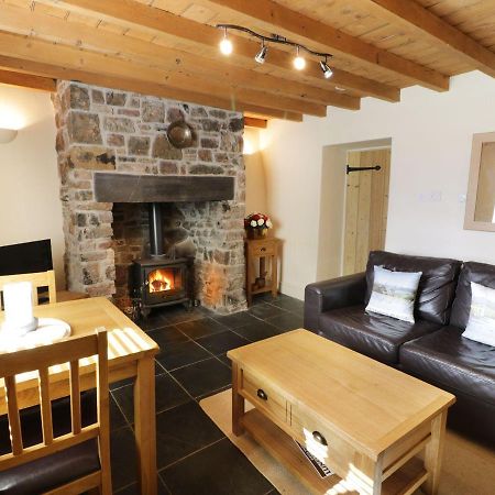 Menai Cottage Llanfairpwllgwyngyll ภายนอก รูปภาพ