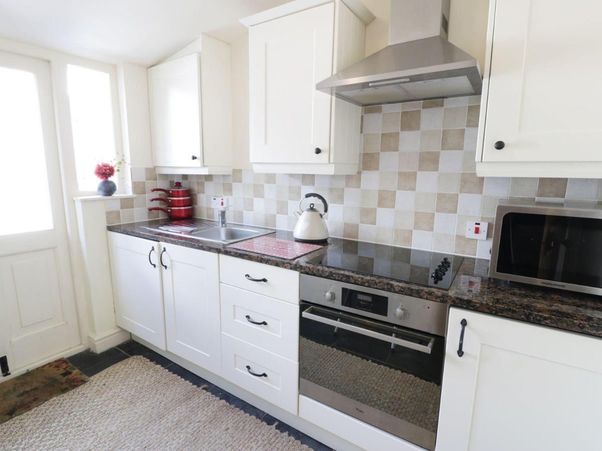 Menai Cottage Llanfairpwllgwyngyll ภายนอก รูปภาพ