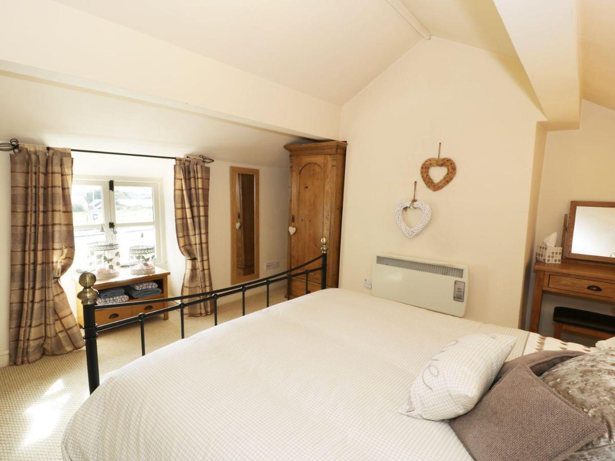 Menai Cottage Llanfairpwllgwyngyll ภายนอก รูปภาพ