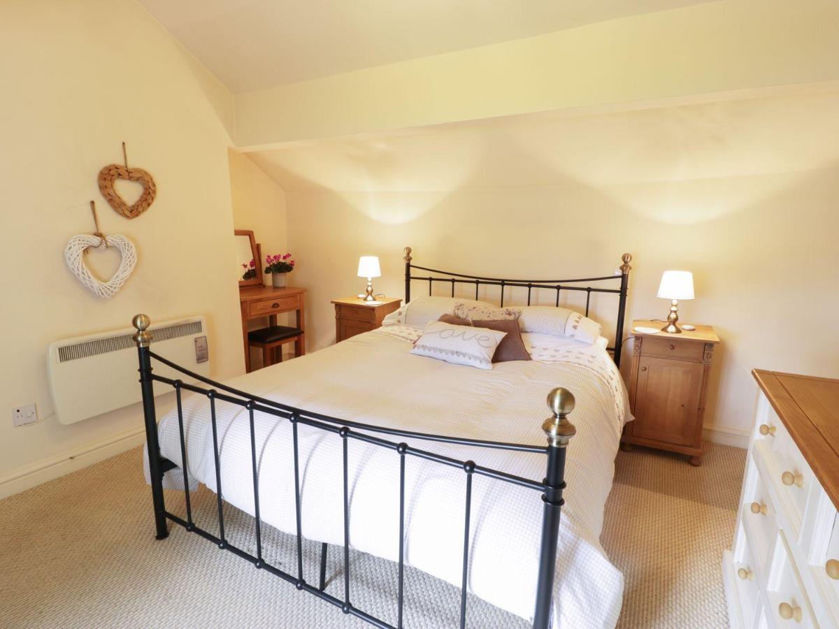 Menai Cottage Llanfairpwllgwyngyll ภายนอก รูปภาพ