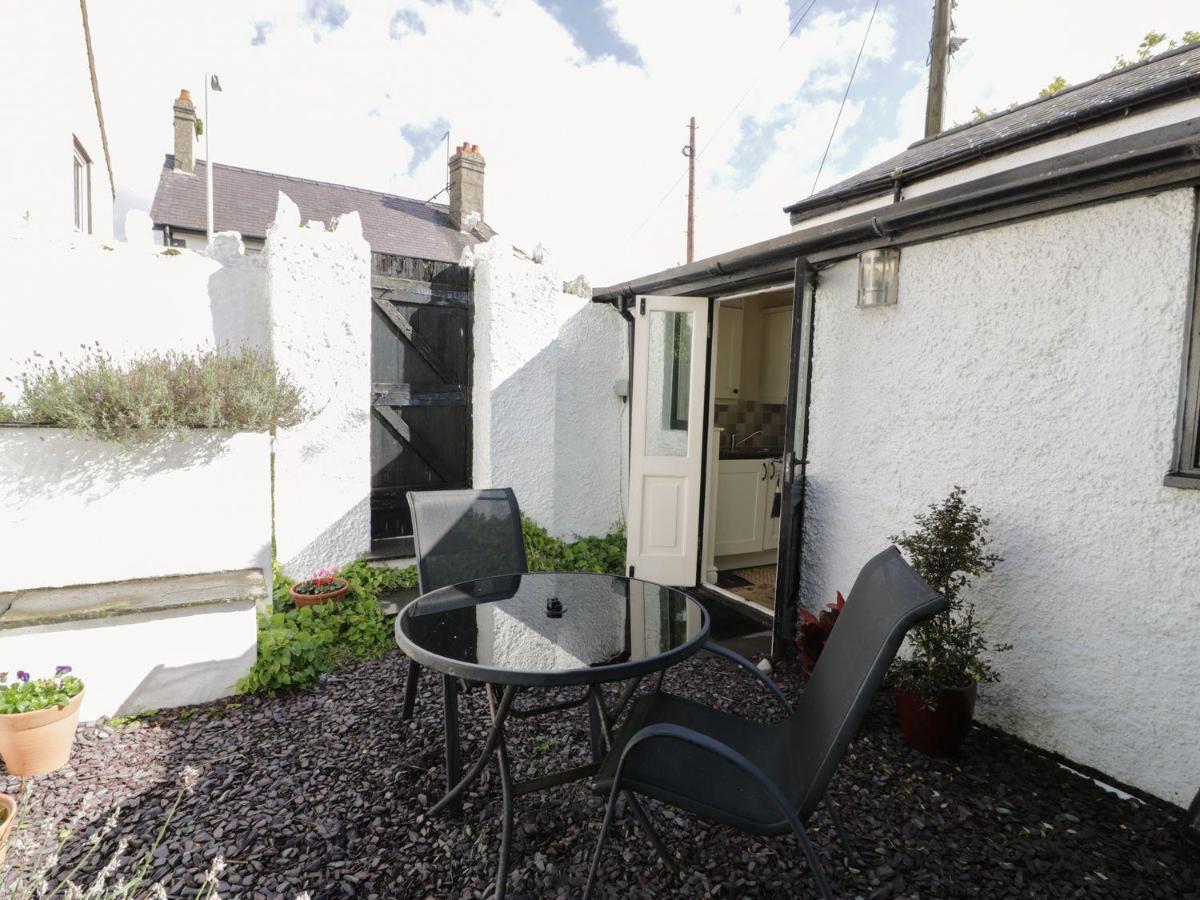 Menai Cottage Llanfairpwllgwyngyll ภายนอก รูปภาพ